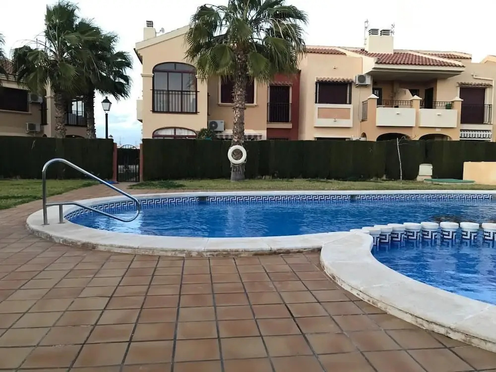 A Quiet House In The Neighborhood Of Urbanizacion Club Salino