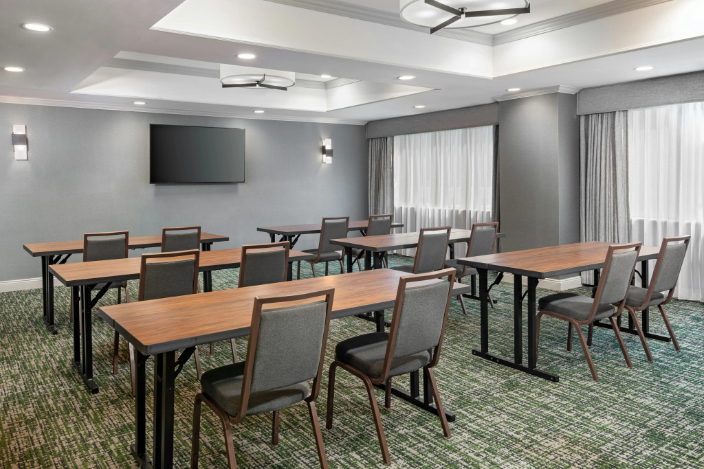 Hampton Inn Hartford Airport