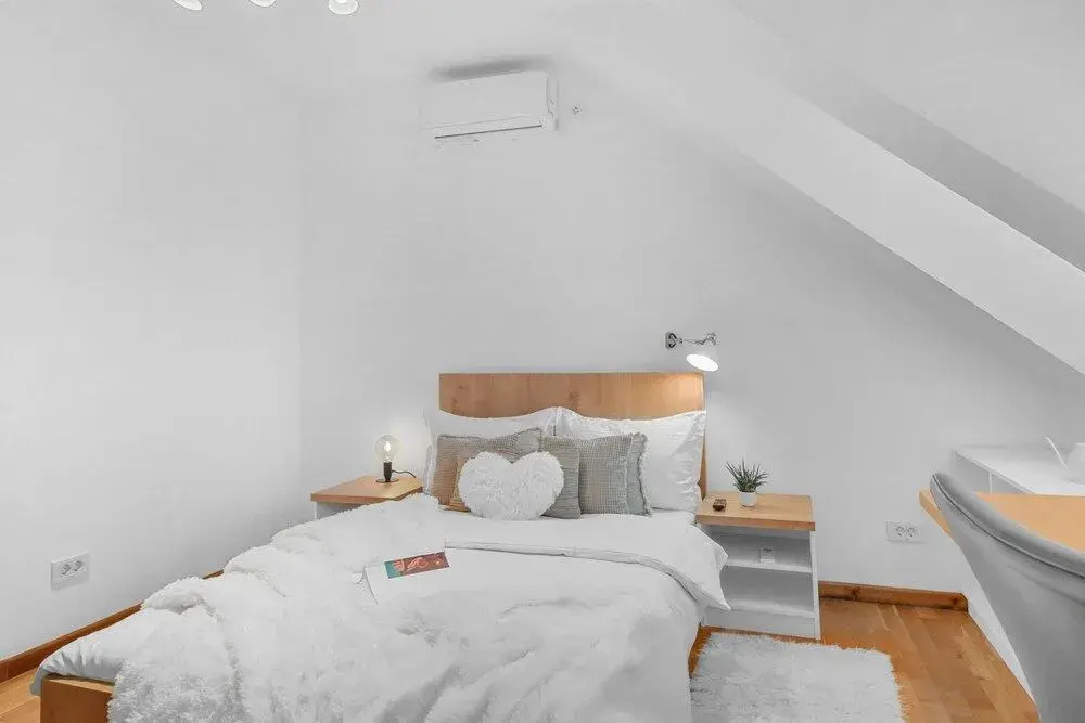 Attic Studio near Carol Park