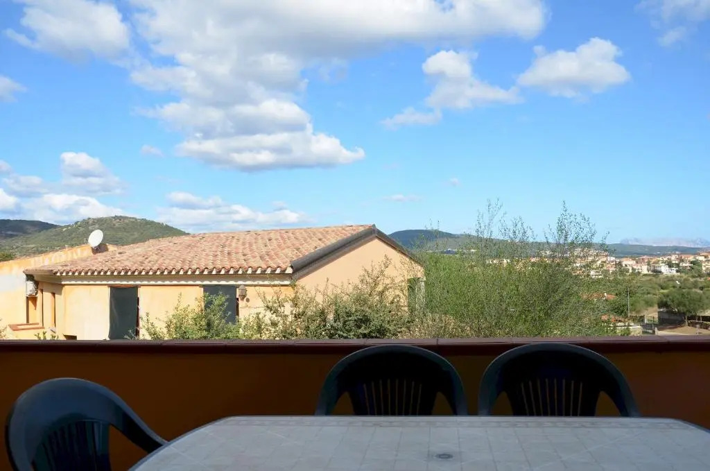 Trilocale con Ampia Terrazza con Vista Mare a 1 5 km Dalle Spiagge Budoni Fbu-bald01