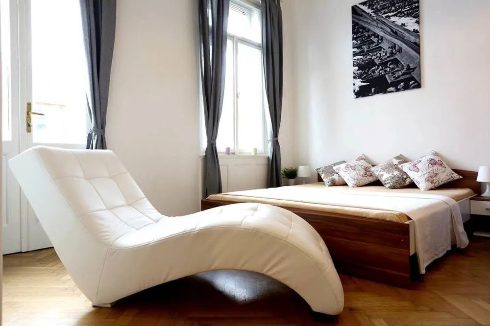 Large Wenceslas Square Apartment for 10 guests