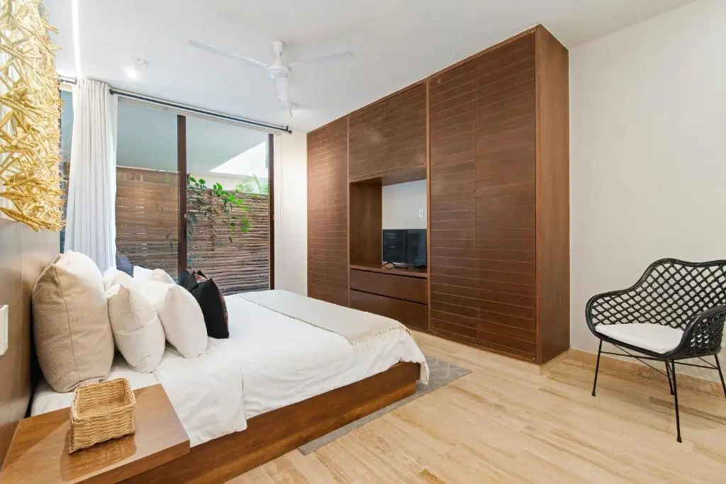103 Cozy apartment with private terrace 2 br 2 ba