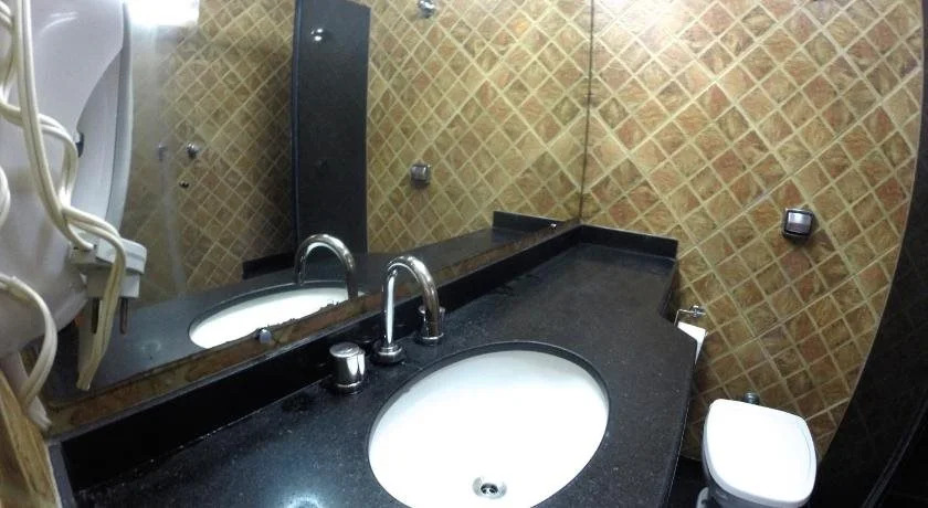 Delirius Motel - Adults Only