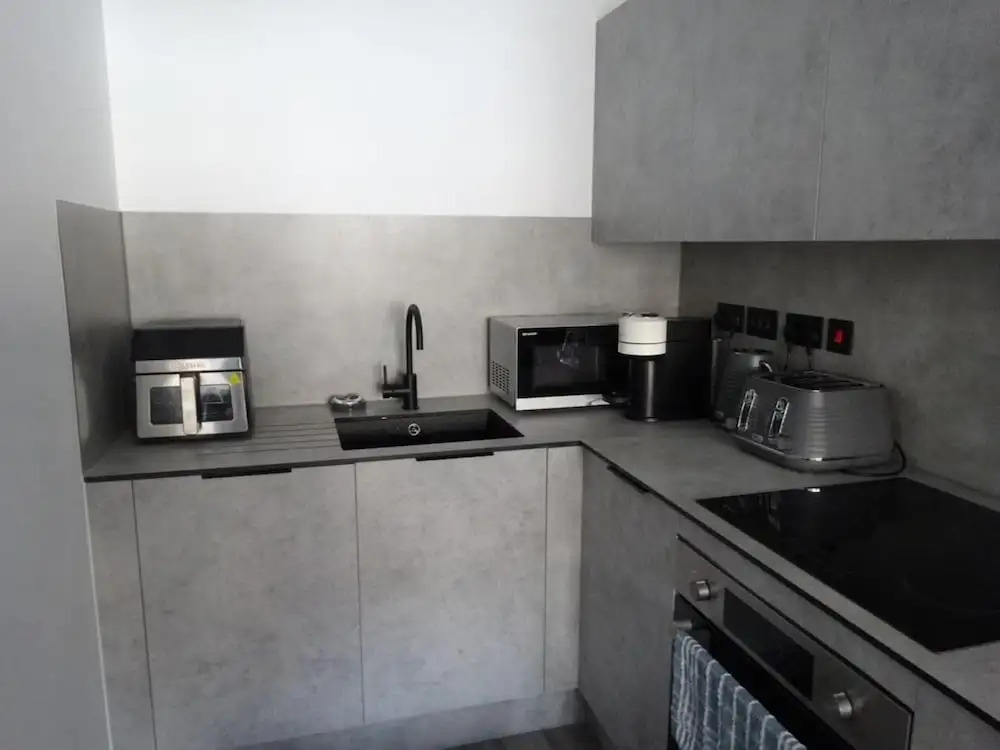 Sleeps 3 - Garden and Parking - Near Old Trafford