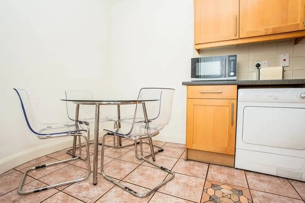 2 Bedroom Apartment 15 Minutes From City Centre