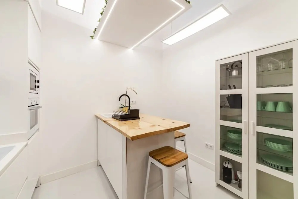 Bright & Spacious Three Bedroom Apartment in Centro