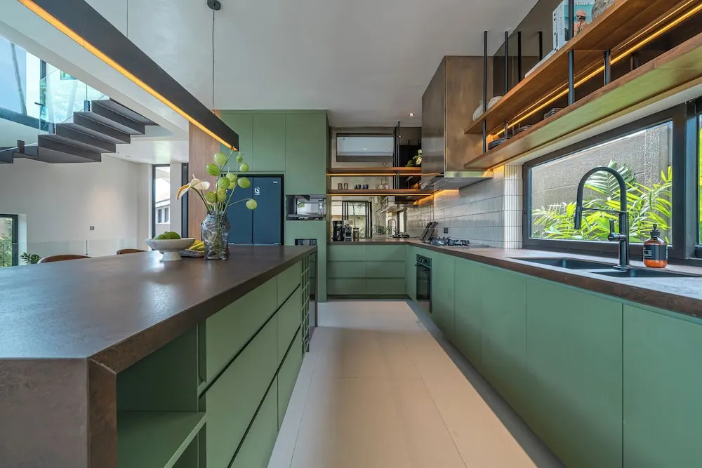 The Line - 5BR Luxury Villa with Cinema & Hot Tub in Umalas