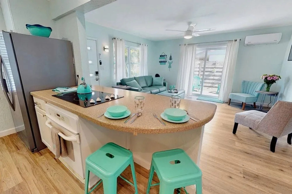 Modern Grove Beautiful 3 Bedroom Home