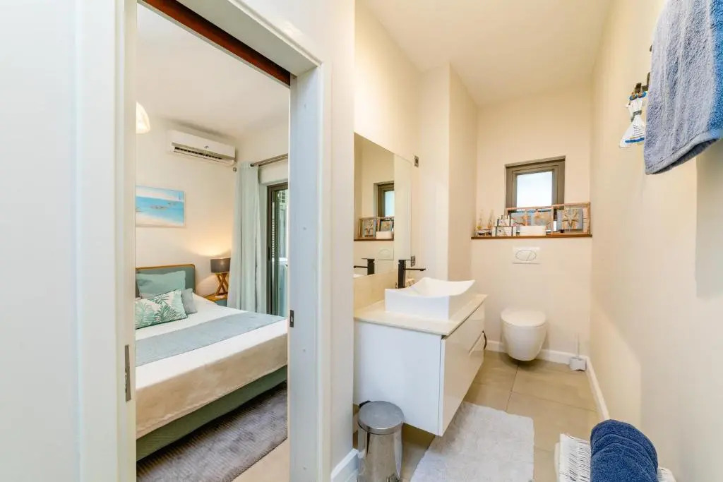 Beachcove Apt No 10