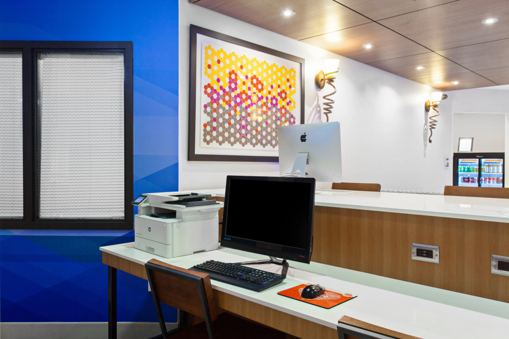 Holiday Inn Express & Suites Oakland - Airport by IHG