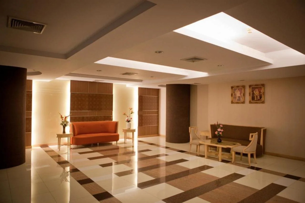 S.M. GRANDE RESIDENCE