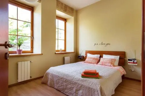 Cozy & Comfy Old Town Apartment With Balcony