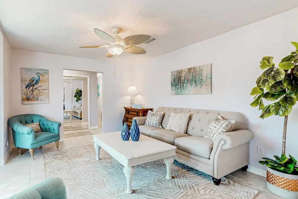 3BR Next to Park w/ Large Yard, AC & W & D
