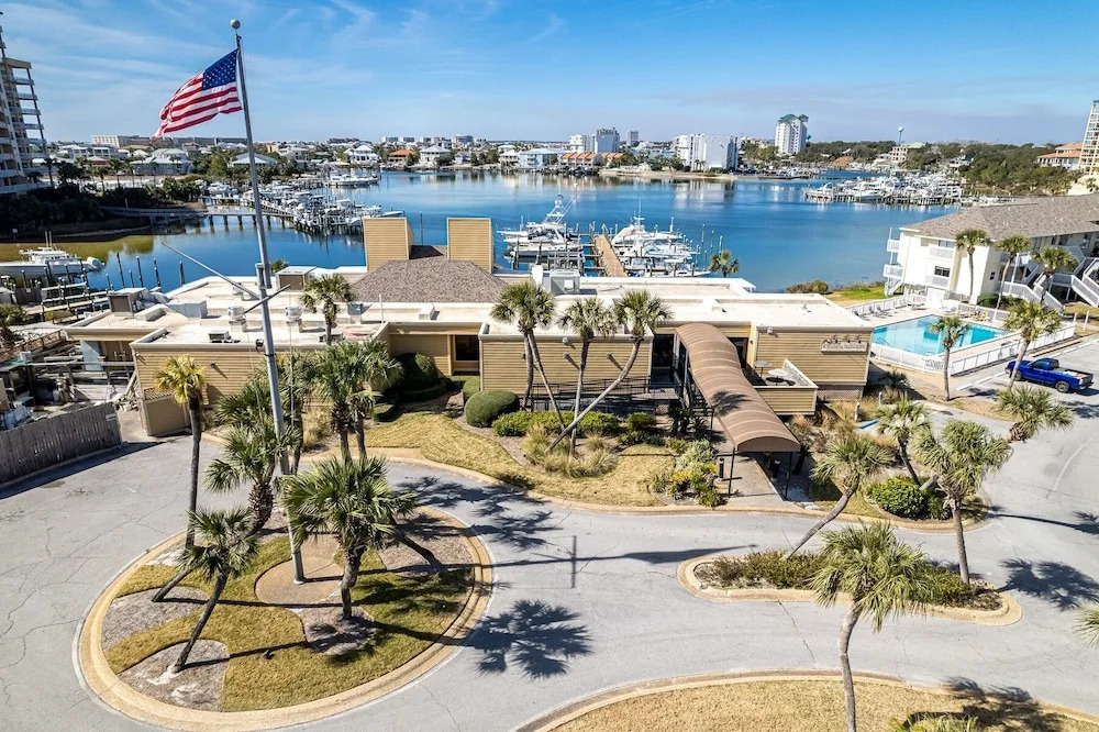 SPC 2021 is a Harbor Front 1 BR by Redawning
