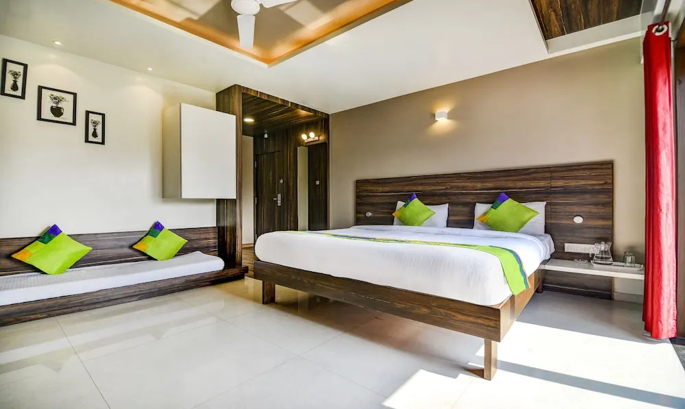 Hotel Sri Sai Suites