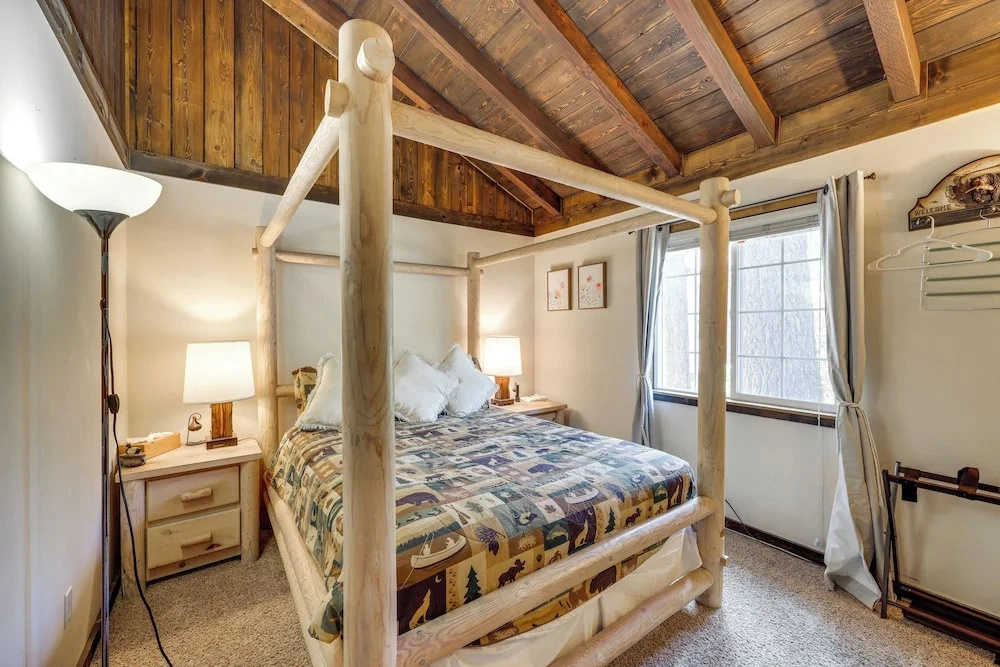 2 Mi to Big Bear Lake! Quiet Cabin w/ Yard & Grill