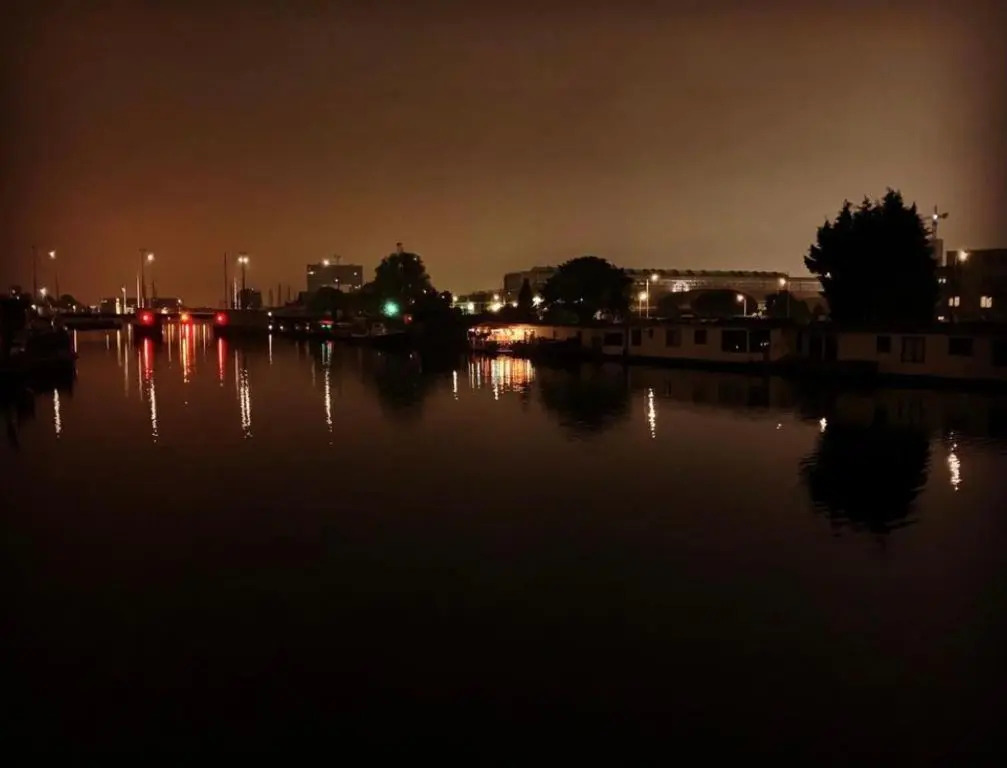 Amster Houseboat