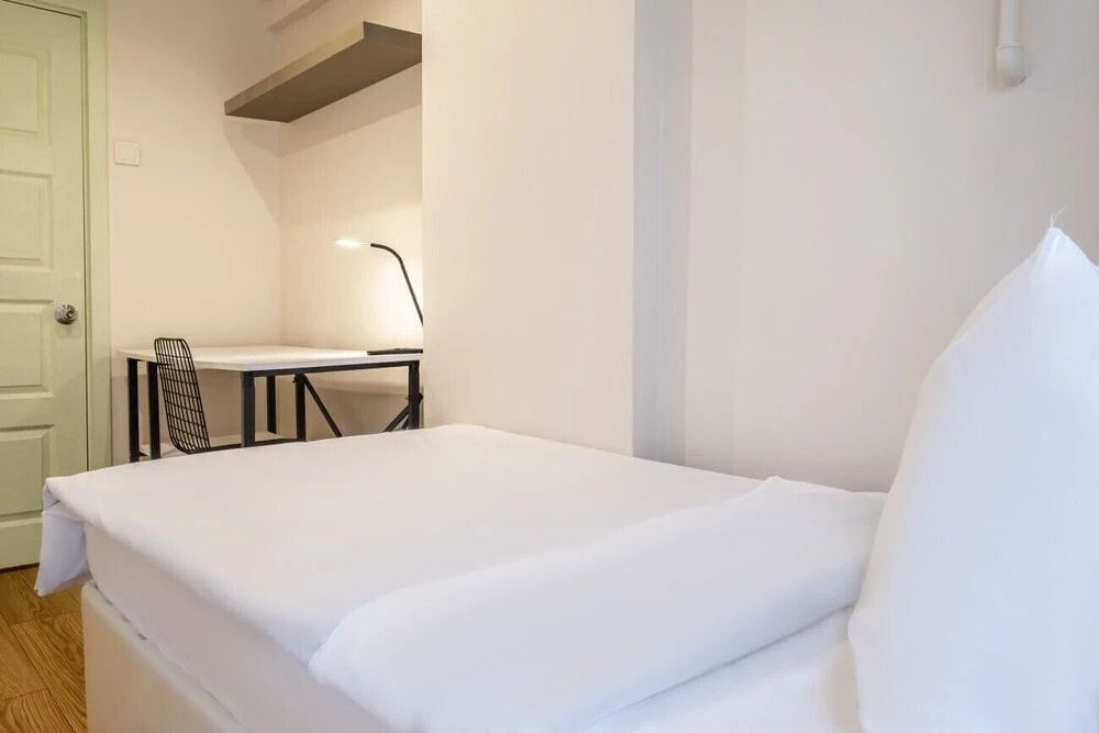 Vibrant Flat Close to Zorlu Center With Backyard