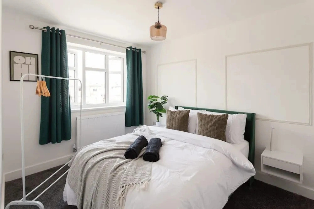 Perfect Booking 4 Bed Home in Stockport