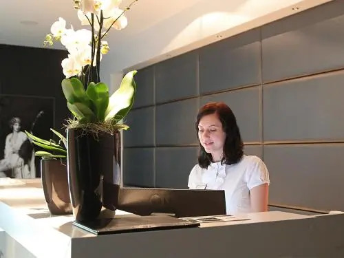 Piano Hotel Restaurant & Pub