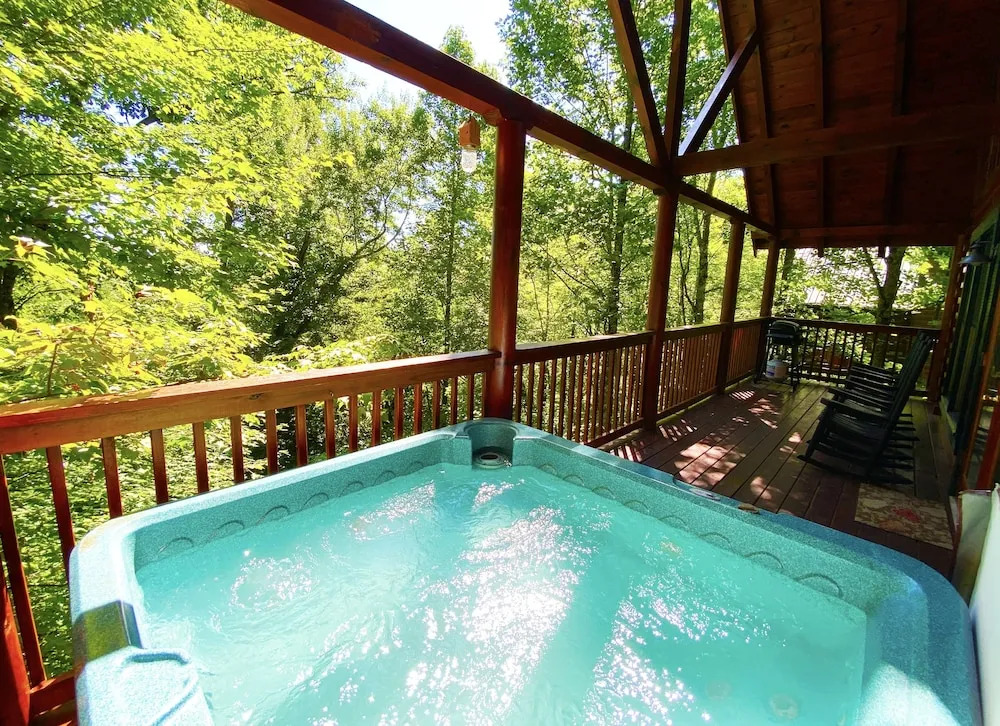 Cozy Bear 2 Bedroom Cabin
