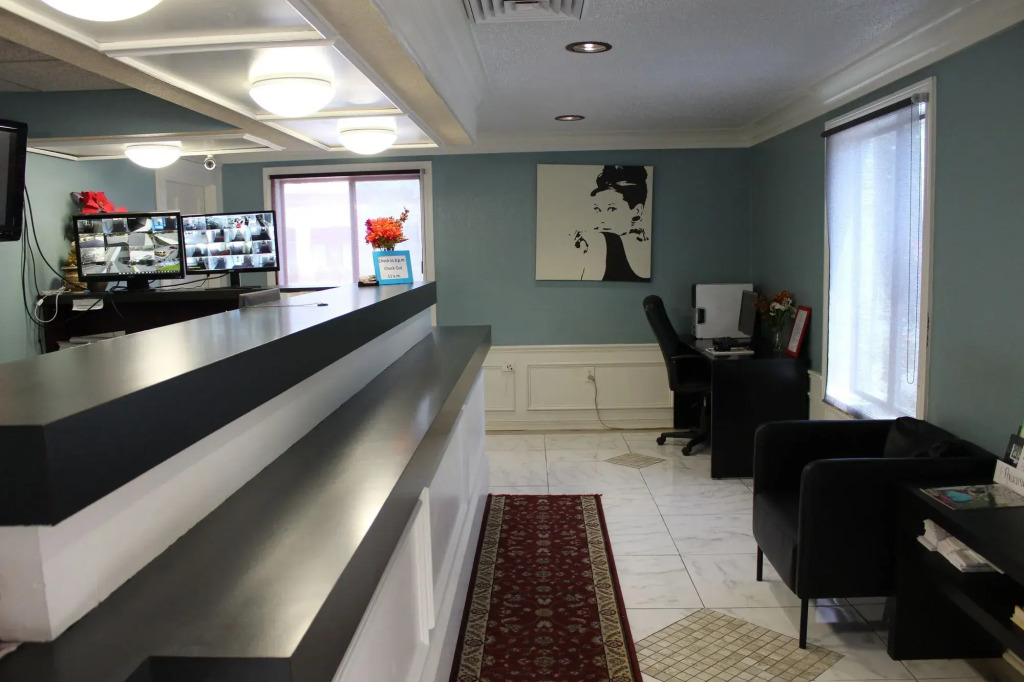 Rite4us Inn & Suites