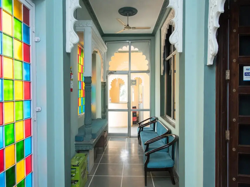 OYO 14119 Hotel Manwar
