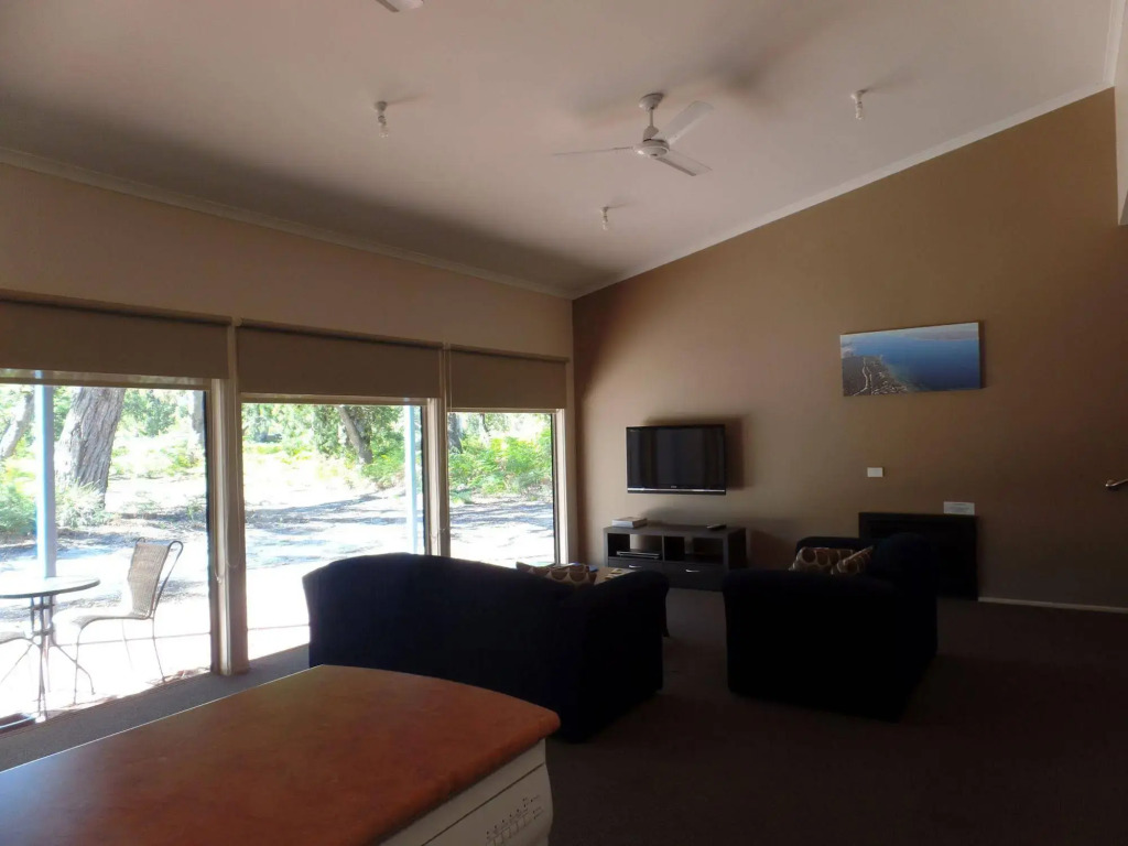 Beluga - Waterfront Retreat