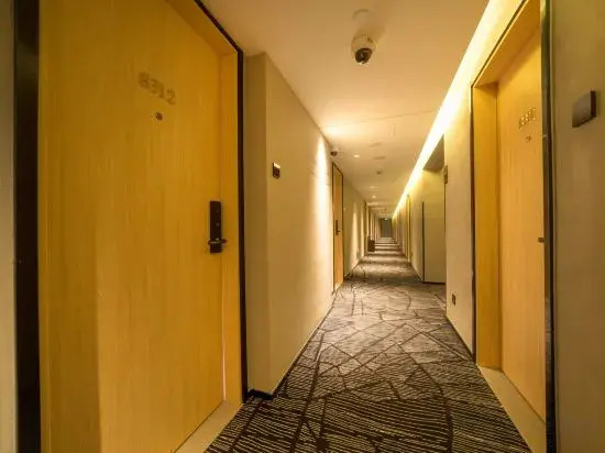West Suburb of Hongqiao Hub Lereal @ Hotel