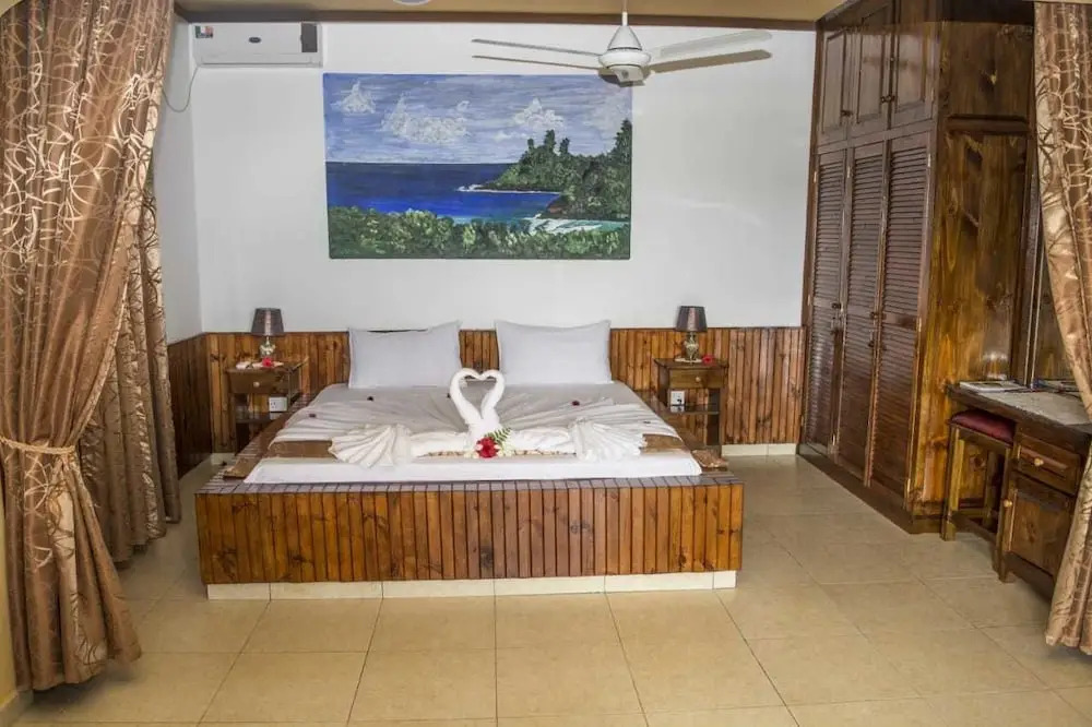 Les Elles Guesthouse Self Catering