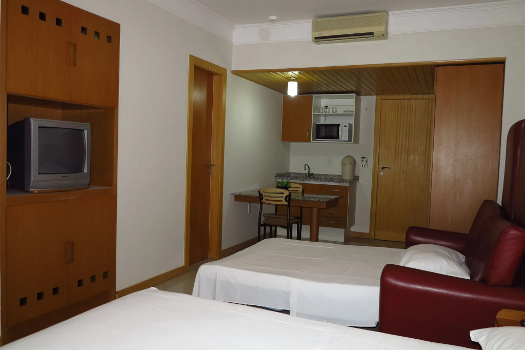 Stay - Apartamentos, Studios e Quartos - Piscina, Jacuzzi e Sauna - 400m da Praia Central