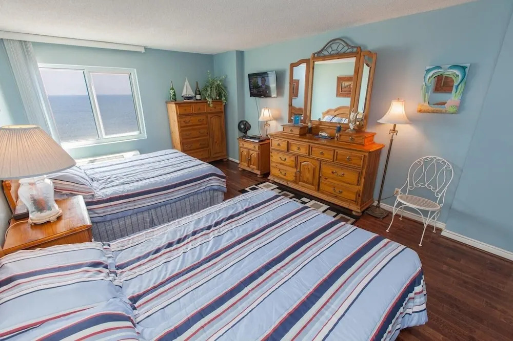 Dolphin Run 1306 - 2 Br Condo
