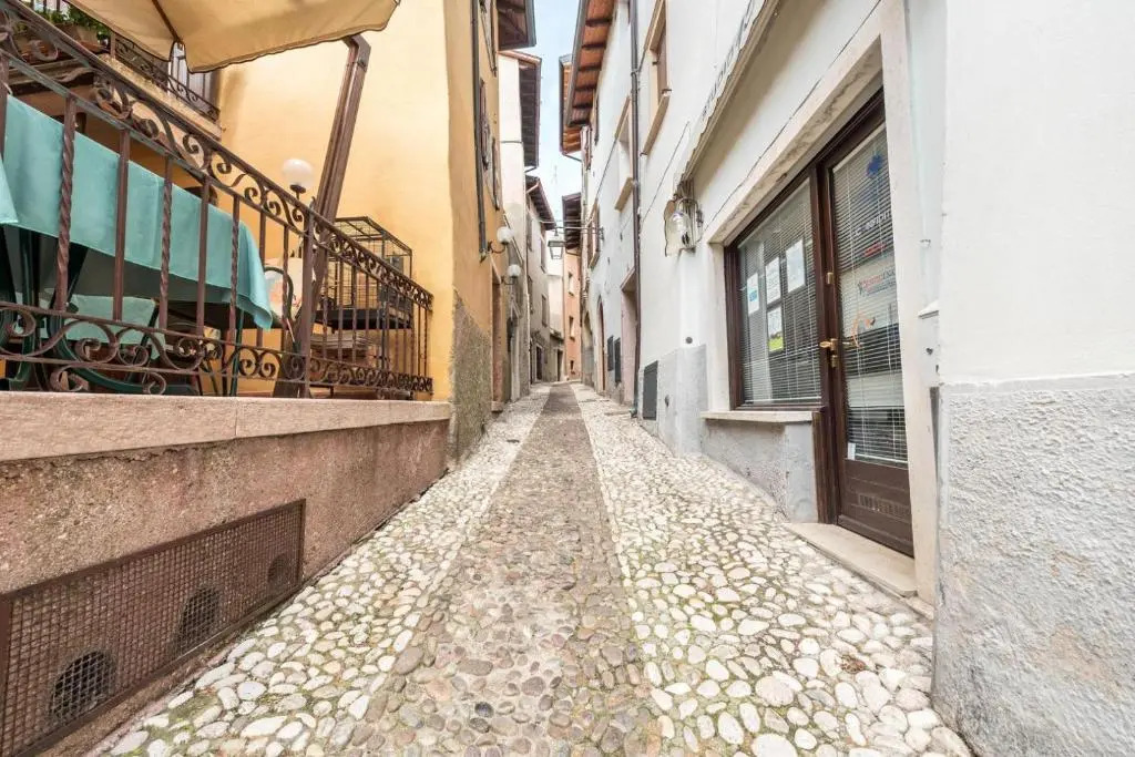 la terrazza del borgo con parcheggio
