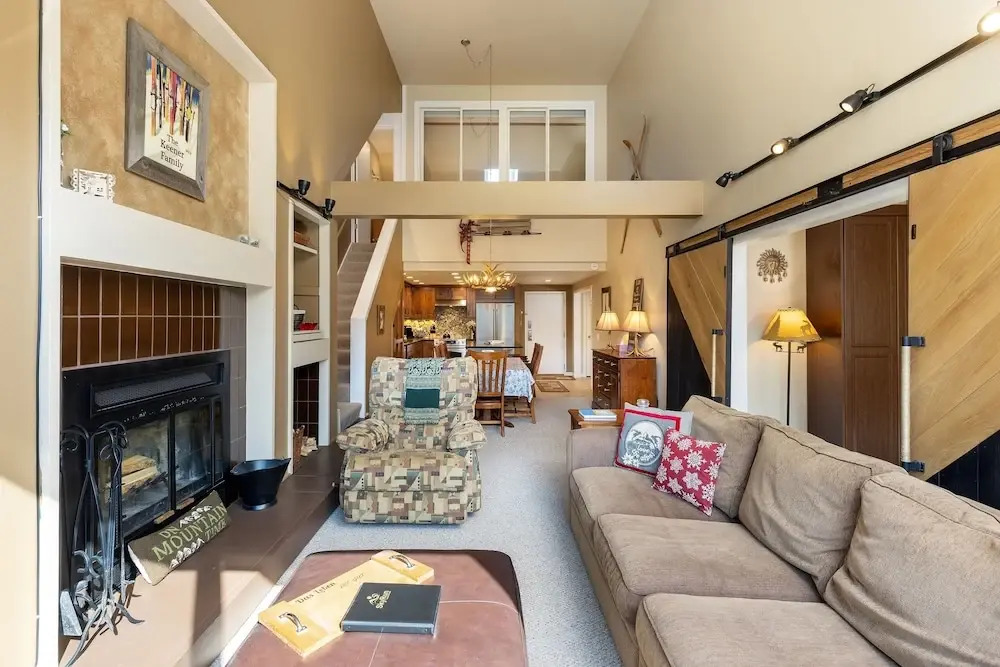 2105 The Pines 3 Bedroom Condo by RedAwning