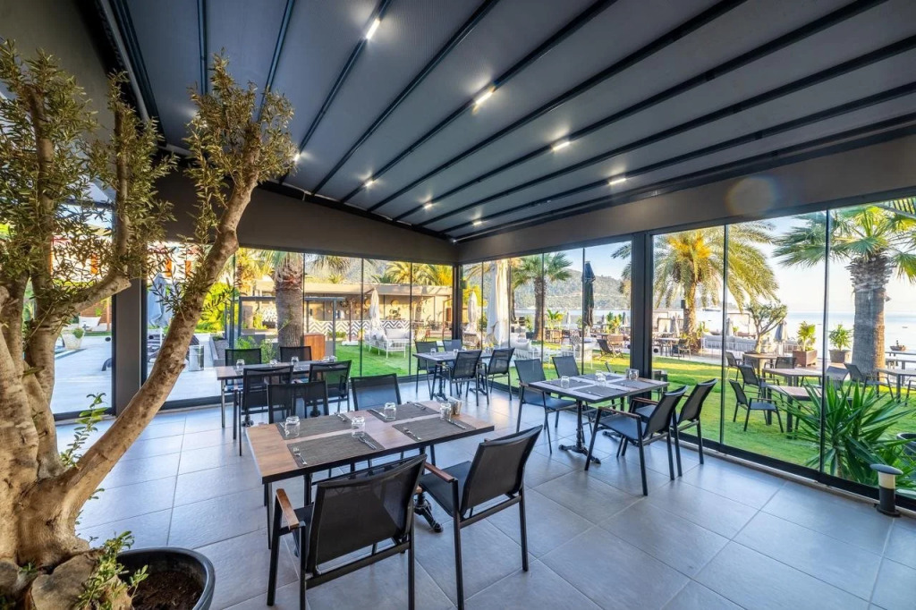Moyo Beach Hotel