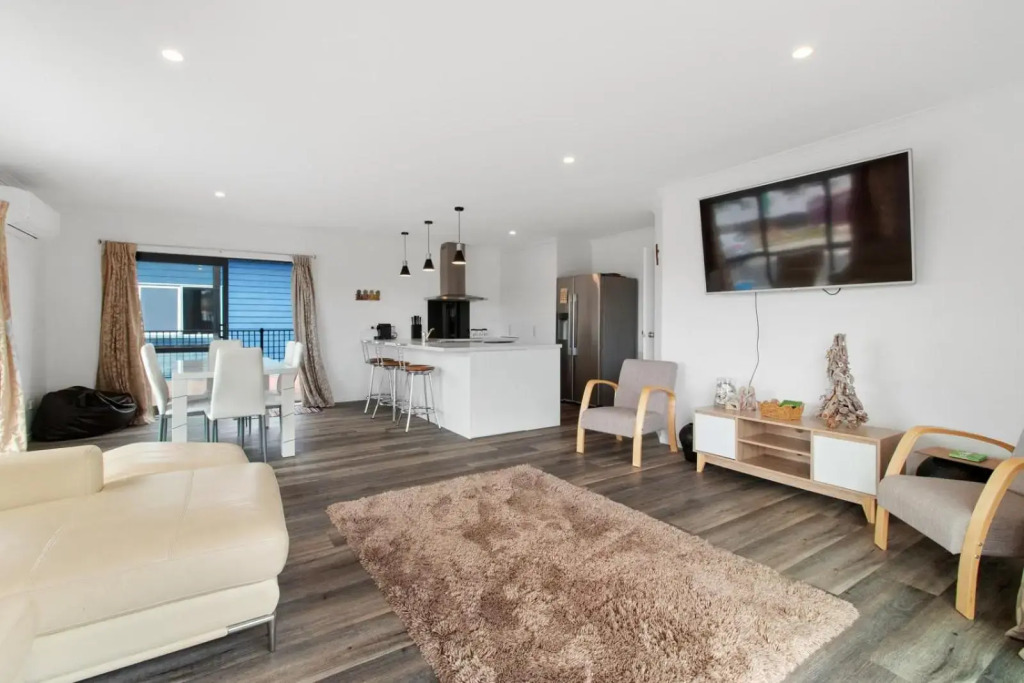 Sandy Shores - Waihi Beach Holiday Home