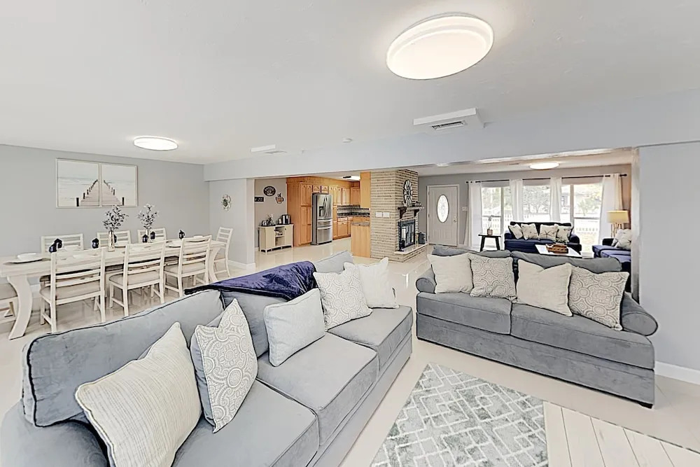 New Listing! Updated W/ Caged Pool & Patio 4 Bedroom Home