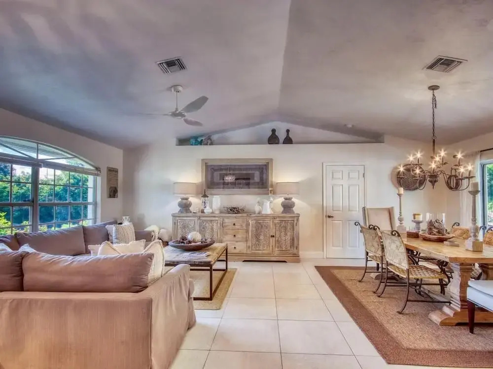 Quiet Inland Home With Pool, two Queen Beds and Grill