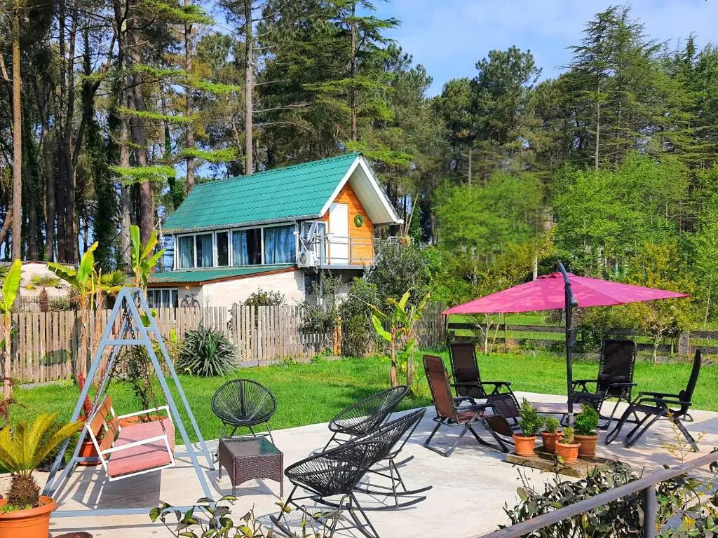 House & Yard Sesil L 90 m to beach