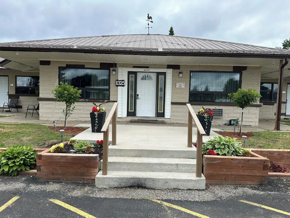 Champlain Motor Inn