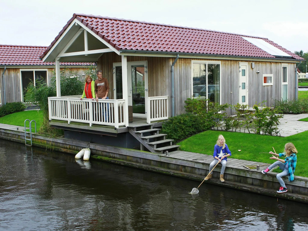 Cozy Chalet Right on the Water in Friesland