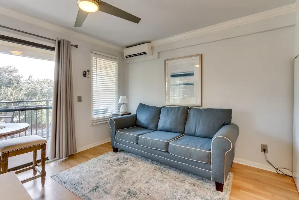 Hilton Head Island Condo: Steps to Beach!