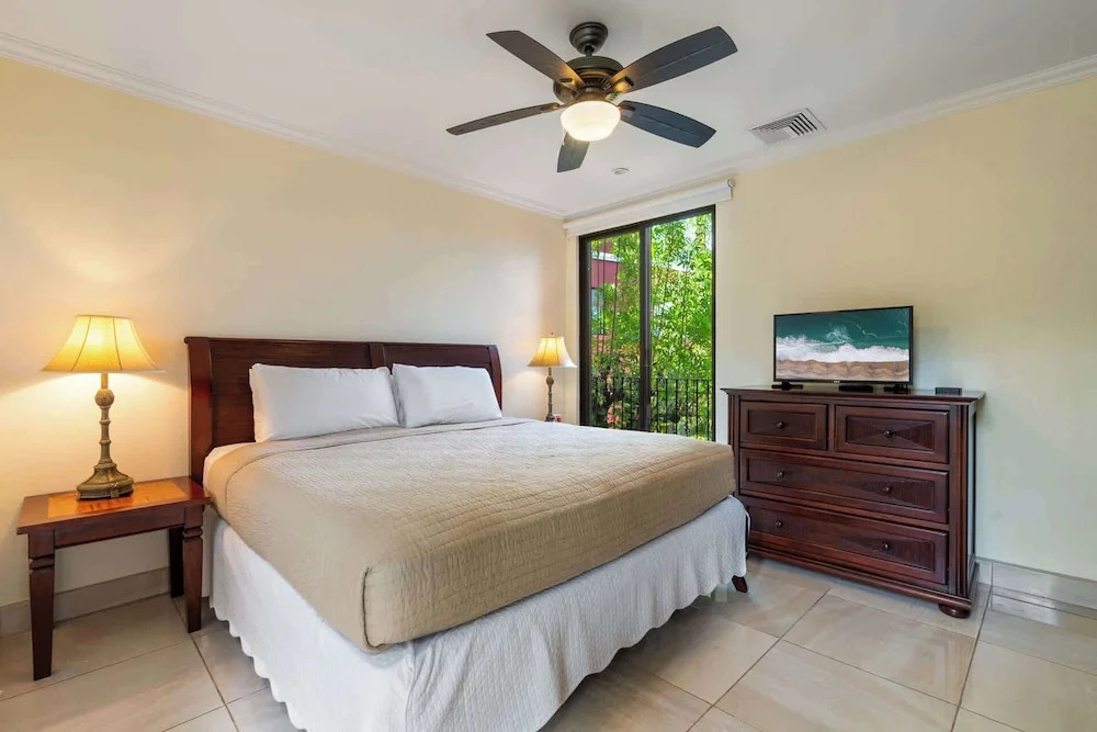 Recently Renovated Luxury Condo with Resort-Style Beach Club Access and Ocean Views