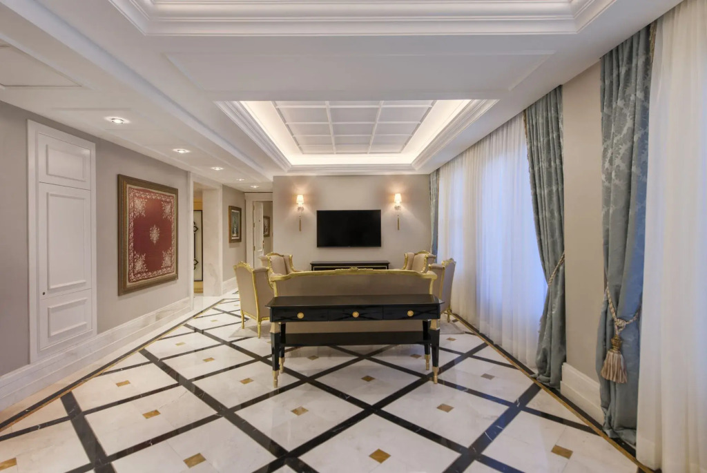 1890 Suites Hotel