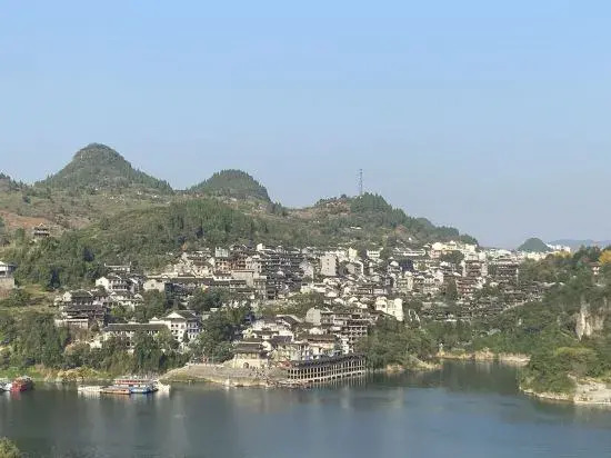 Linjiang Waterfall Viewing Inn