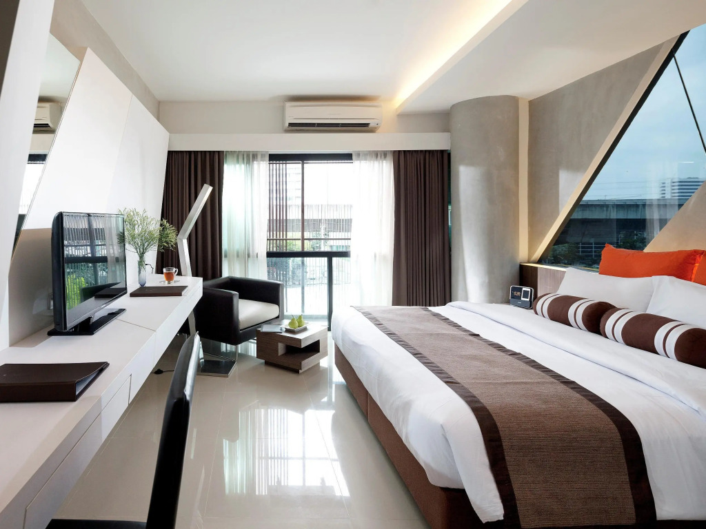 Nine Forty One Hotel