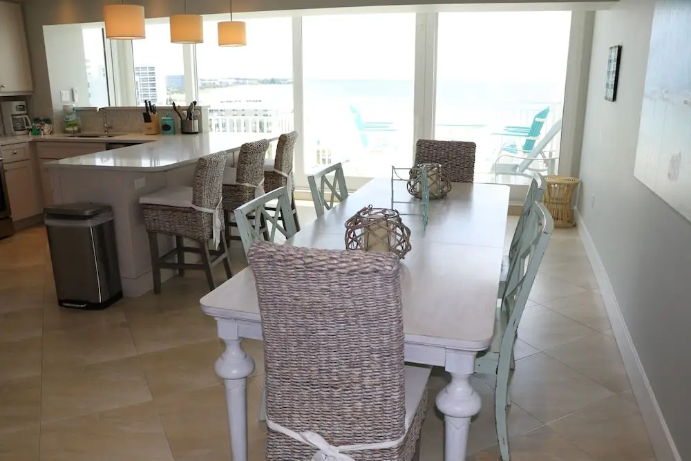 Jamaica Royale - 804 - 2 Br Condo