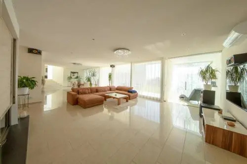 Country Lake Villa