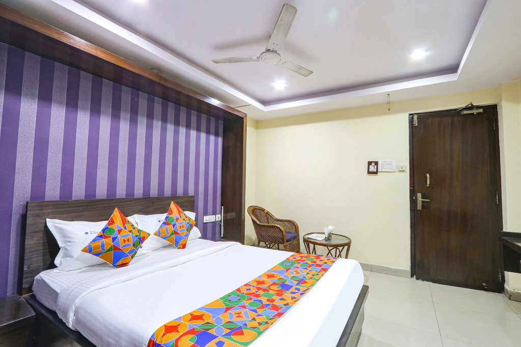 OYO 6648 Hotel Royal Residency