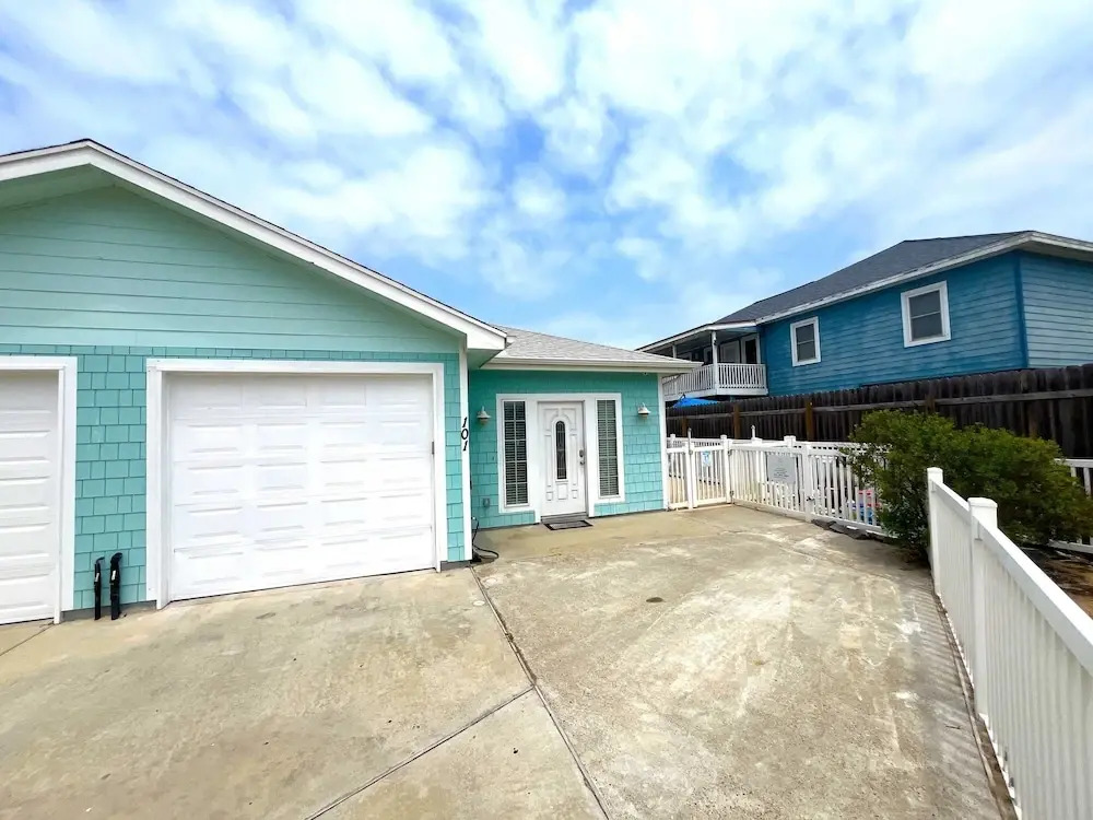 Comfy 2 bedroom | Pets & Shared Pool
